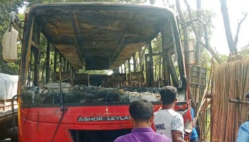 ঢাকা-বরিশাল মহাসড়কে চলন্ত বিআরটিসি বাসে আগুন