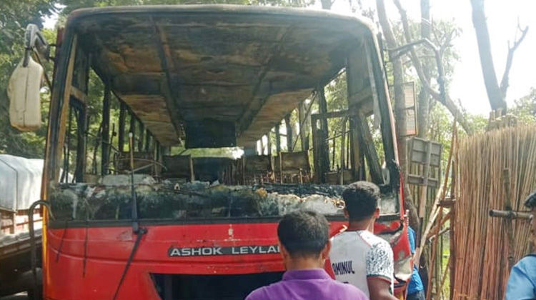 ঢাকা-বরিশাল মহাসড়কে চলন্ত বিআরটিসি বাসে আগুন