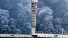 শাহজালাল বিমানবন্দরের কার্গো এলাকায় ভয়াবহ অগ্নিকাণ্ড, নিয়ন্ত্রণে ৩৬ ইউনিট