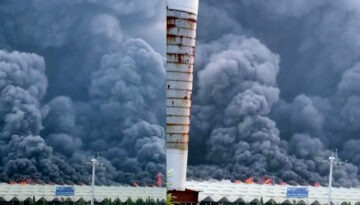 শাহজালাল বিমানবন্দরের কার্গো এলাকায় ভয়াবহ অগ্নিকাণ্ড, নিয়ন্ত্রণে ৩৬ ইউনিট