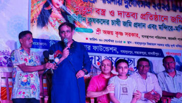 দুর্গোৎসবে মণ্ডপে মণ্ডপে শুভেচ্ছা বিনিময় করলেন বিএনপি নেতা খোকন তালুকদার