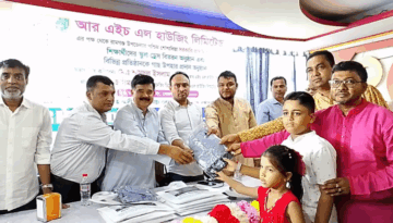 রামগঞ্জে ৩ শতাধিক শিক্ষার্থী পেল স্কুল ড্রেস