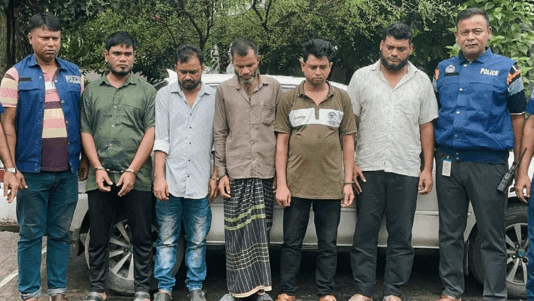 ধামরাইয়ে ডাকাত দলের ৫ সদস্য গ্রেপ্তার, প্রাইভেটকার জব্দ