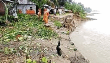 গাইবান্ধায় তীব্র নদীভাঙন: পানি কমলেও থামছে না দুঃস্বপ্ন