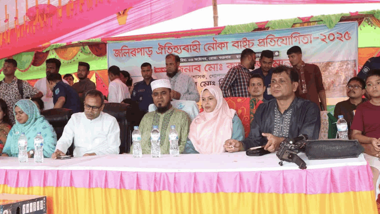 মুকসুদপুরে নৌকা বাইচ প্রতিযোগিতা অনুষ্ঠিত