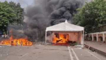 সনদ স্বাক্ষরের প্রাক্কালে সহিংসতা, ৯০০ জনের নামে মামলা