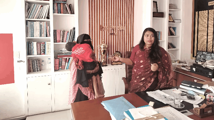 নলছিটিতে অসহায় পরিবারের পাশে উপজেলা প্রশাসন