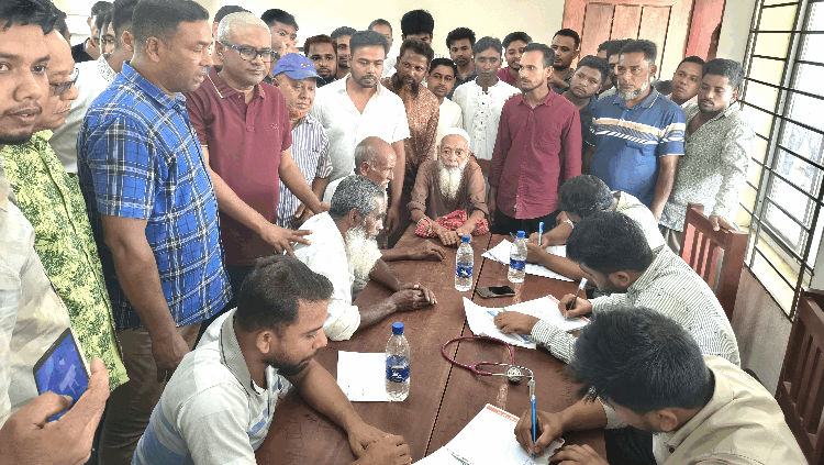 নোয়াখালীতে স্বেচ্ছাসেবক দলের উদ্যোগে ফ্রি মেডিকেল ক্যাম্প অনুষ্ঠিত
