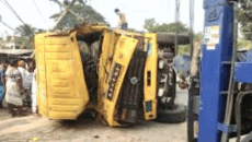 পাবনায় ট্রাকচাপায় দুই শিক্ষার্থীসহ নিহত ৩