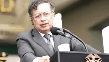 যুক্তরাষ্ট্রের নিষেধাজ্ঞায় কলম্বিয়ার প্রেসিডেন্ট পেত্রো, স্ত্রী ও সন্তান