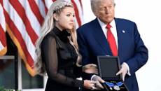 ট্রাম্পের কাছ থেকে চার্লি কার্ককে মরণোত্তর সম্মান