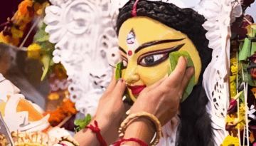 মহানবমীতে দেবী আরাধনা, বাজছে বিদায়ের ঘণ্টা