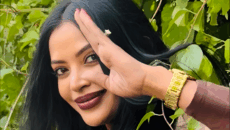 বাবা-মায়ের সঙ্গে পূজা উদযাপন করতে ঢাকায় তমালিকা কর্মকার