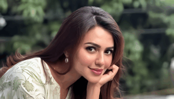 বাবা-মায়ের ৩৭ বছরের দাম্পত্যে আবেগঘন বার্তা নুসরাত ফারিয়ার