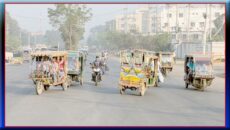 মহাসড়কে দাপিয়ে বেড়াচ্ছে অবৈধ অটোরিকশা