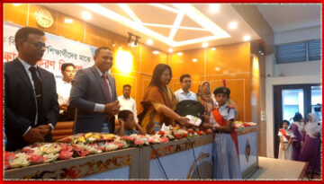 ঘাটাইলে প্রাথমিক শিক্ষার্থীদের শিক্ষা উপকরণ বিতরণ করলেন জেলা প্রশাসক