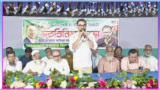 বস্তিবাসীর জন্য ‘ফ্যামিলি কার্ড’ ও স্থায়ী পুনর্বাসনের আশ্বাস দিলেন আমিনুল হক