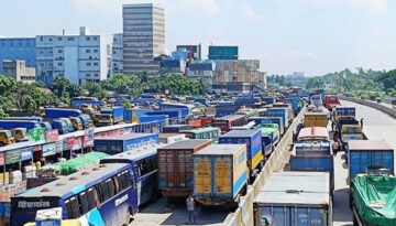 মহাসড়কগুলোয় বেড়েছে যাত্রীদের দুর্ভোগ