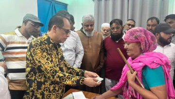 বাড্ডায় শহীদ ও আহত পরিবারের পাশে দাঁড়ালেন ড. এম এ কাইয়ুম