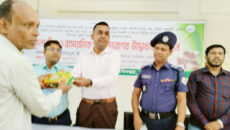 বাউফলে ক্ষুদ্র ও প্রান্তিক কৃষকদের মাঝে বিনামূল্যে বীজ ও সার বিতরণ