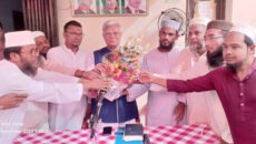 আলতাফ হোসেন চৌধুরীকে জেলা ওলামা দলের ফুলের শুভেচ্ছা