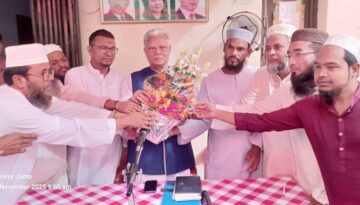 আলতাফ হোসেন চৌধুরীকে জেলা ওলামা দলের ফুলের শুভেচ্ছা