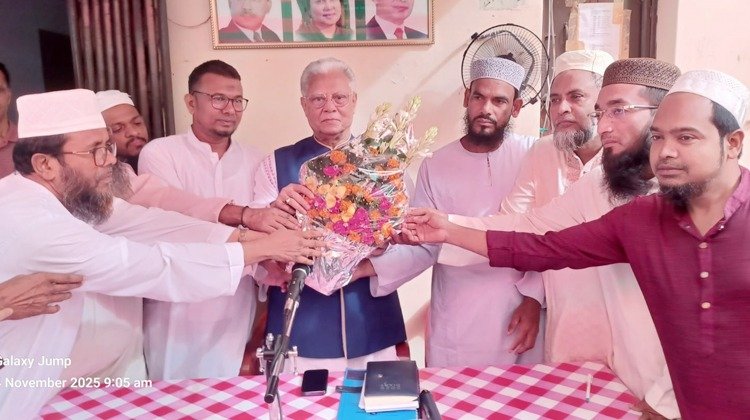 আলতাফ হোসেন চৌধুরীকে জেলা ওলামা দলের ফুলের শুভেচ্ছা
