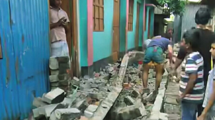নারায়ণগঞ্জে ভূমিকম্পে দেয়াল ধসে মায়ের মৃত্যু, মেয়ে আহত