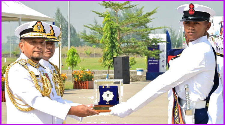 বর্ণাঢ্য প্যারেডে পুরস্কার বিতরণ, দেশের সেবায় আত্মনিবেদনের শপথ নিলেন ৪১৭ নবীন নাবিক