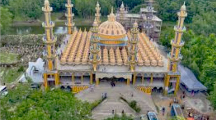 আজানের কণ্ঠে আলো, জীবনে অন্ধকার  ন্যায্য বেতন থেকে বঞ্চিত লাখো ইমাম–মুয়াজ্জিন