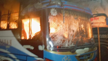 বরিশালে হাফভাড়া নিয়ে শ্রমিক-শিক্ষার্থী সংঘর্ষে আহত ৪০