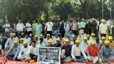 দশম গ্রেডে বেতনসহ তিন দফা দাবিতে প্রাথমিক সহকারী শিক্ষকদের লাগাতার অবস্থান কর্মসূচি শুরু
