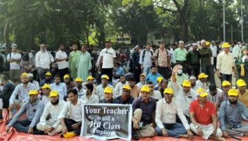 দশম গ্রেডে বেতনসহ তিন দফা দাবিতে প্রাথমিক সহকারী শিক্ষকদের লাগাতার অবস্থান কর্মসূচি শুরু
