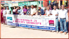 সাংবাদিক খোকন চৌধুরীকে প্রাণনাশের হুমকির প্রতিবাদে দাউদকান্দিতে মানববন্ধন