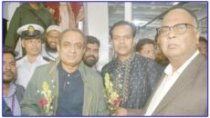 বরিশাল থেকে ঢাকায় ফিরতি যাত্রায় শতবর্ষী স্টিমার ‘পিএস মাহ্সুদ’