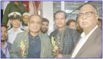 বরিশাল থেকে ঢাকায় ফিরতি যাত্রায় শতবর্ষী স্টিমার ‘পিএস মাহ্সুদ’