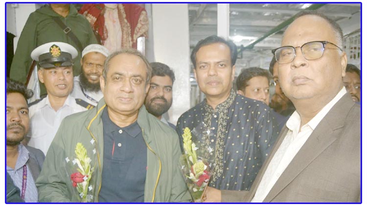 বরিশাল থেকে ঢাকায় ফিরতি যাত্রায় শতবর্ষী স্টিমার ‘পিএস মাহ্সুদ’