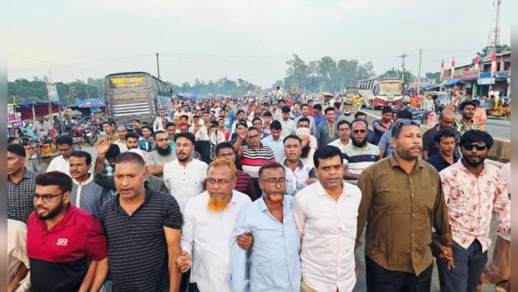 নওগাঁ-৪: বিএনপির মনোনয়ন পুনর্বিবেচনার দাবিতে মান্দায় মানববন্ধন ও বিক্ষোভ