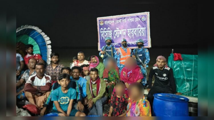 ইঞ্জিন বিকল হয়ে নদীতে ভাসমান ৪২ যাত্রী উদ্ধার করেছে কোস্টগার্ড