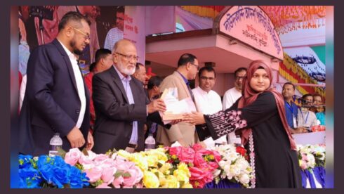 দাউদকান্দিতে আদর্শ (পাইলট) উচ্চ বিদ্যালয়ে কৃতি শিক্ষার্থীদের সংবর্ধনা অনুষ্ঠিত