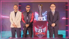 হোন্ডা ফুটসাল লিগের বর্ণাঢ্য উদ্বোধন: নেইমারের স্বাক্ষরিত জার্সি উপহার অধিনায়ক জামাল ভূঁইয়াকে