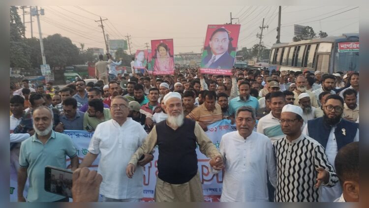 সোনারগাঁওয়ে মান্নানের মনোনয়ন বাতিলে বিএনপির বিক্ষোভ মিছিল