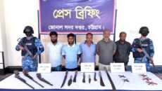 চট্টগ্রামের বাঁশখালীতে অস্ত্রসহ ‘মনসুর বাহিনী’র ৫ সন্ত্রাসী আটক