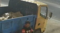 বরিশালে পুলিশ ফাঁড়ির পাশেই দুই দোকানে দুর্ধর্ষ চুরি! : নিরাপত্তাহীনতায় ব্যবসায়ীরা