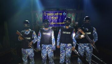 বদরখালীতে কোস্ট গার্ডের অভিযান: অবৈধ ট্রলিং বোট, জাল ও ৫০০ কেজি মাছ জব্দ