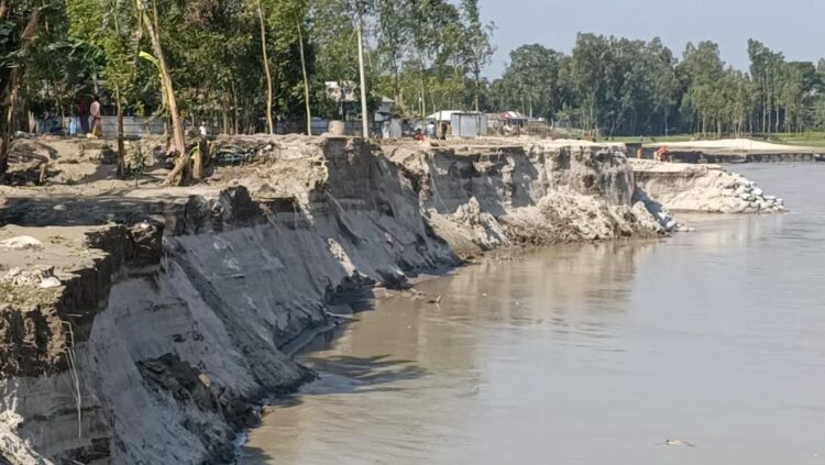 কুড়িগ্রামে নদীভাঙনে নিঃস্ব পাঁচ শতাধিক পরিবার: ব্রহ্মপুত্র ও দুধকুমারে তীব্র ভাঙন, আশ্রয়হীন মানুষের হাহাকার