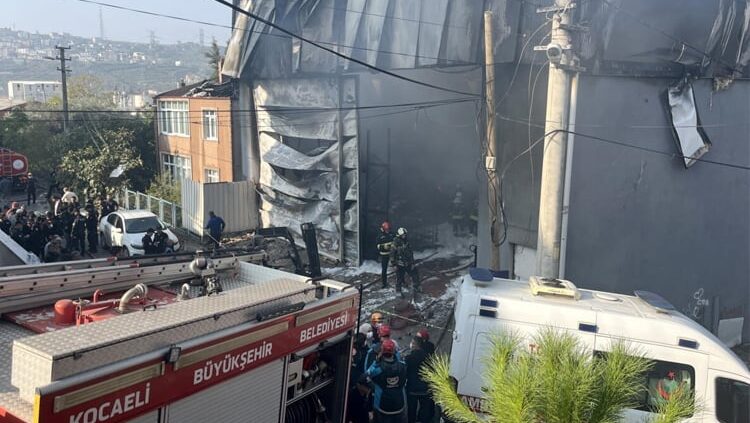 তুরস্কে সুগন্ধি গুদামে ভয়াবহ আগুনে ৬ জনের মৃত্যু