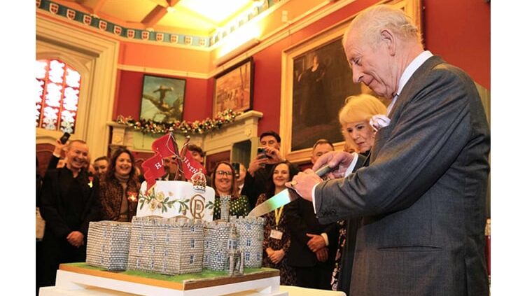 ৭৭ বছরে রাজা চার্লস: ক্যান্সার চিকিৎসার মধ্যেও ব্যস্ত রাজদায়িত্বে