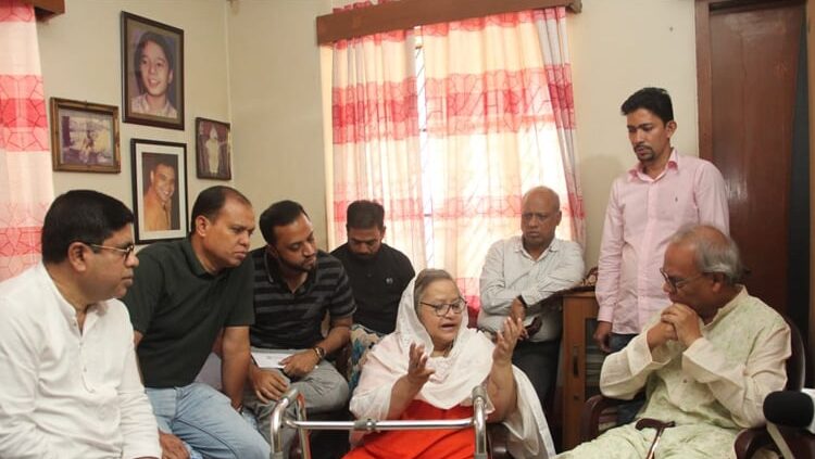 আফরোজা নিজামীর পাশে দাঁড়ালেন বিএনপি’র ভারপ্রাপ্ত চেয়ারম্যান