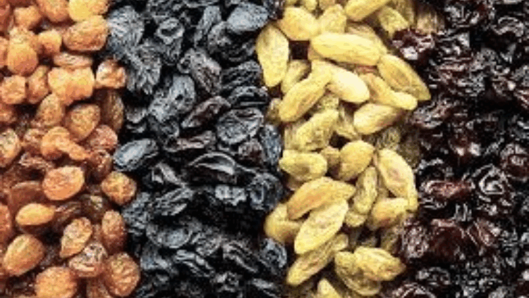 কিশমিশের দুই রূপ: কোনটি খাবেন, কোনটি এড়িয়ে চলবেন